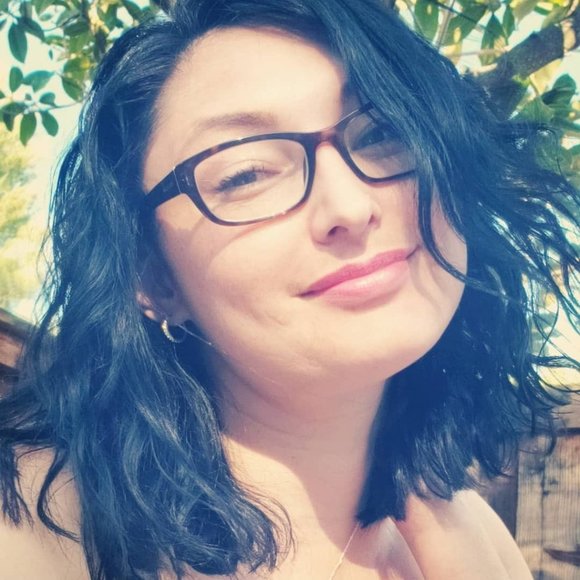 Meet your Posher, Nicole - Picture 4 of 5
